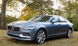 VOLVO. Šiuo metu Klaipėdos meras naudojasi „Volvo s90“ tarnybiniu automobiliu. Redakcijos archyvo asociatyvi nuotr.