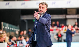 MINTYS DĖL ATEITIES. „Neptūno“ vyr. treneris Mindaugas Brazys apie savo ateitį „Neptūne“ kalbėjo taip: „Konkrečiai su klubo vadovais nieko nekalbėjome. Bendrai esame užsiminę, kažkokias gaires susidėlioję. Mano noras būtų likti, o dėl klubo noro, manau, sužinosime greitu metu.“ BC „Neptūnas“ nuotr.