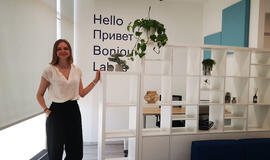 Investicijų ir verslo plėtros agentūros „Klaipėda ID“ laikinoji direktorė ir centro vadovė Kristina Postornak sako, kad paslaugų užsieniečiams centras padės pritraukti į Klaipėdą specialistus iš kitų šalių ir juos įdarbinti. Jurgos PETRONYTĖS nuotr.