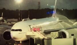 Gedimas kilo "Boeing 777" uodegos dalyje esančiame variklyje