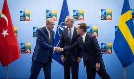 Švedijos premjeras sako besidžiaugiantis susitarimu dėl jo šalies narystės NATO