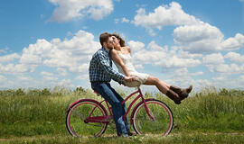 Poros santykiai: vienas dviratis su dviem ratais 