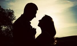 Vaikinai atsakė, kas juos traukia prie vyresnių moterų