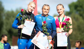 Gabija Klimukaitė (viduryje)