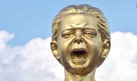 Kūrinys apibraižytas ir gerokai „padėvėtas“. 