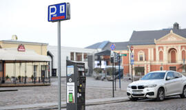 KLAIPĖDOS meras mato parkavimo apmokestinimo sistemos trūkumus ir žada ją tobulinti. Vitos JUREVIČIENĖS nuotr.