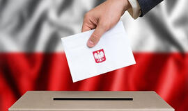Po vidurdienio laukiama oficialių Lenkijos rinkimų rezultatų paskelbimo