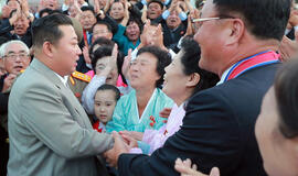 Kim Čen Unas paaiškino, kaip turi elgtis tikra korėjietė