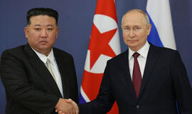 Šiaurės Korėja perdavė Rusijai daugiau kaip tūkstantį konteinerių su amunicija