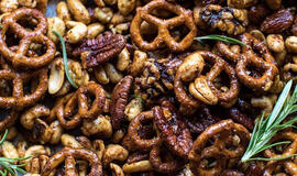 Saldūs ir pikantiški skrudinti riešutai 