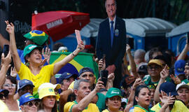 Tūkstančiai J. Bolsonaro šalininkų žygiavo protestuodami prieš perversmo tyrimą