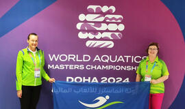 DUETAS. Klaipėdos „Nendrės“ vėliava mirgėjo Dohoje. Šio klubo atstovės - Asta Dirgėlienė (dešinėje) ir Anžela Kovalenko. Organizatorių nuotr.