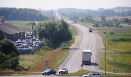 NAUDA. Nutiesus aplinkkelį krovininis transportas aplenktų miesto gatves. Redakcijos archyvo nuotr.