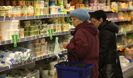 Seimas spręs dėl besibaigiančio galiojimo maisto perdavimo labdarai