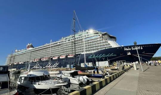 Klaipėdos Kruizinių laivų terminale vieši prabangus 295 metrų ilgio kruizinis laivas "Mein Schiff 6"
