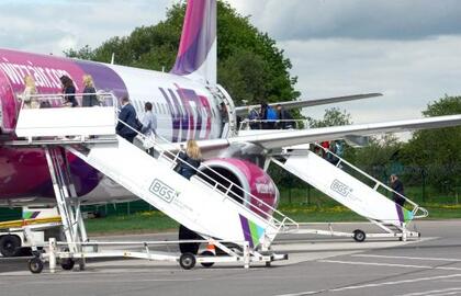 „Wizz Air“ iš Kauno pradeda reguliarius skrydžius į Suomiją