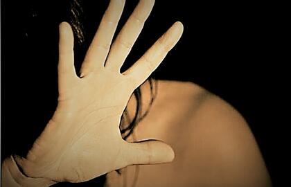 Smurtas artimoje aplinkoje