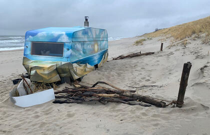 Nelegali pirtis Nidoje