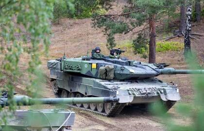 Suomija gali pasigirti bene pajėgiausia kariuomene mūsų regione.  Suomijos kariuomenės nuotraukos