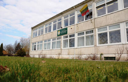 NE GUMINĖ. Tauralaukio progimnazija visų norinčių joje mokytis pirmokų ir penktokų nesutalpina. Eimanto CHACHLOVO nuotr.