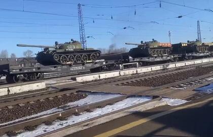 Rusijoje pastebėti 1946 m. senovinių tankų ešelonai