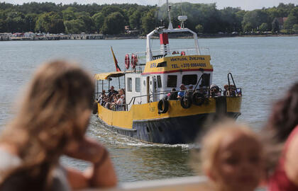 PASISEKĖ. Laiveliams, kurie plaukioja po uosto akvatoriją, kuri priskirta jūros rajonui, kuro akcizo lengvata nepanaikinta. Iki Kiaulės Nugaros jie gali plaukti naudodami pigesnį kurą. Asociatyvi Egidijaus JANKAUSKO nuotr.
