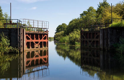 PERSPEKTYVA. Idėja įveiklinti visą Vilhelmo kanalą, vaizdžiai tariant, atverti jį ir klaipėdiečiams, kad ir iš uostamiesčio būtų galima jį pasiekti laivu, labai vilioja, bet kol kas tikinčiųjų, kad tai kada nors įvyks, dar nedaug. Vitos JUREVIČIENĖS nuotr.