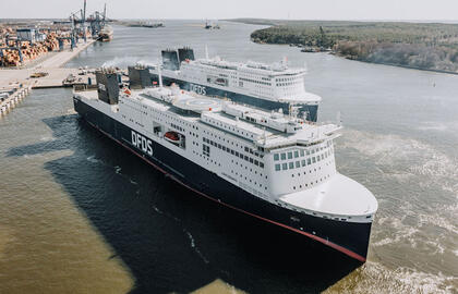 INVESTICIJOS. Kiekvienas iš šių dviejų naujų ro-pax keltų kainavo per 110 milijonų eurų. Jų aukštis prilygsta 14 aukštų namui. „DFDS Seaways“ nuotr.