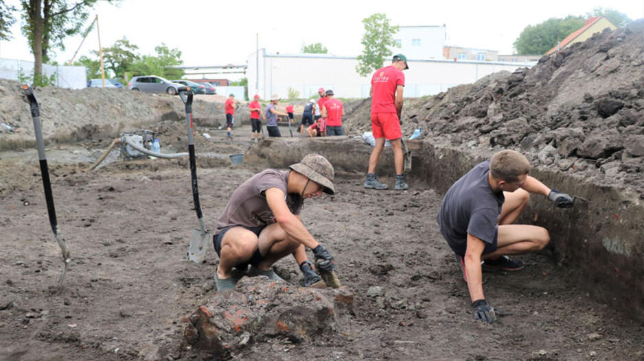 Archeologai atkasė medinį lataką