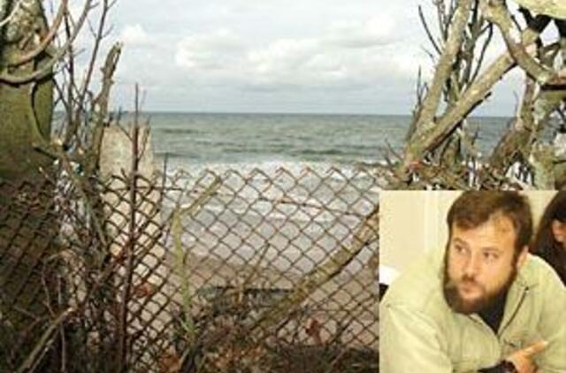 Jūra kesinasi nuplauti senąsias Karklės kapines. 