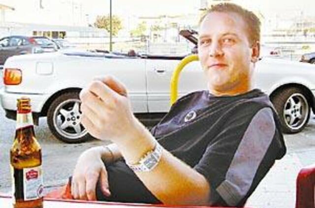 Kur naivūs policininkai, o pensininkai - dievai