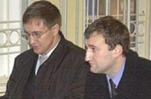 Kaltinamieji Žukauskų nužudymu liudijo už uždarų durų 