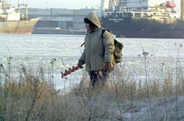 Malkų įlankoje ant ledo žvejoti draudžiama 