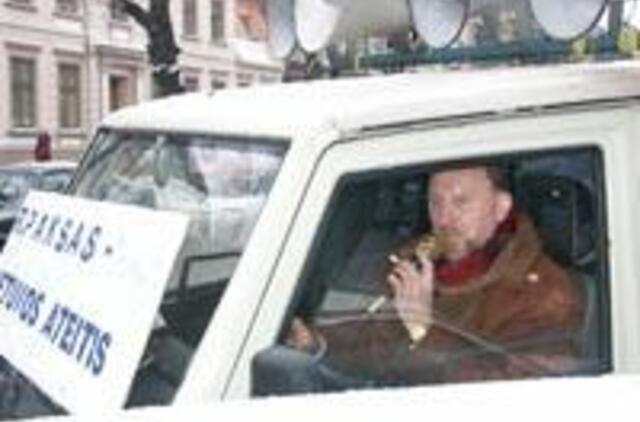 J. Burba prašė miestiečius nedegti žvakučių 