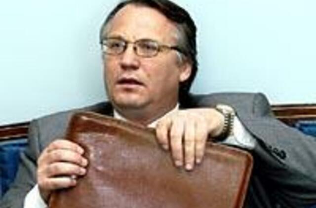 Prezidentas prispaudė saugumo bosui uodegą 