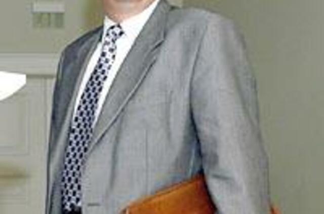 Parlamentarai kibs saugumo bosui į atlapus 