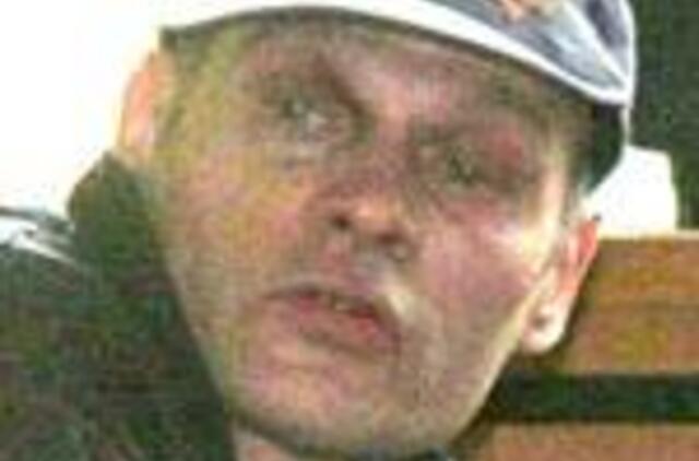 Žudymo įrankiai - kirvis ir stiklo šukė 