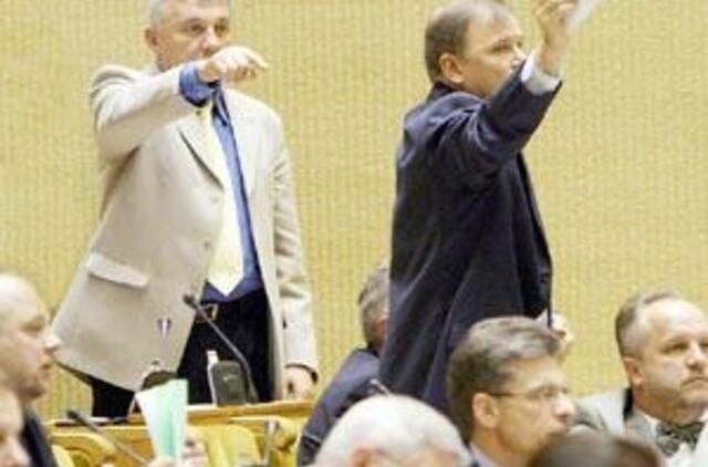 Seimas nesudaužė politikų neliečiamybės skydų 