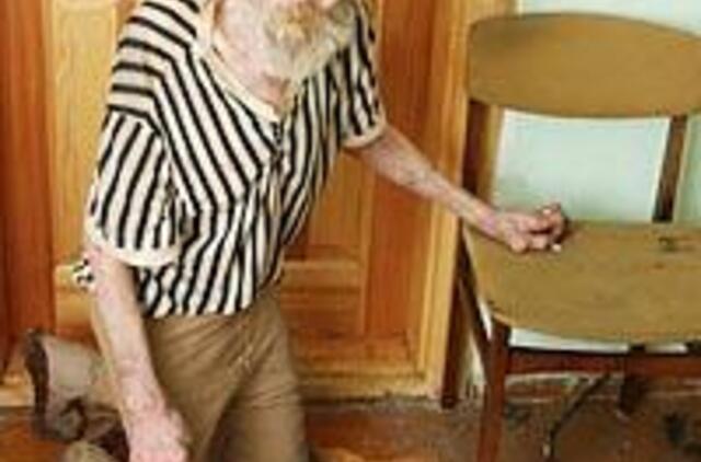 Kaimynai bijo, kad neįgalus senukas neužleistų "raudono gaidžio" 