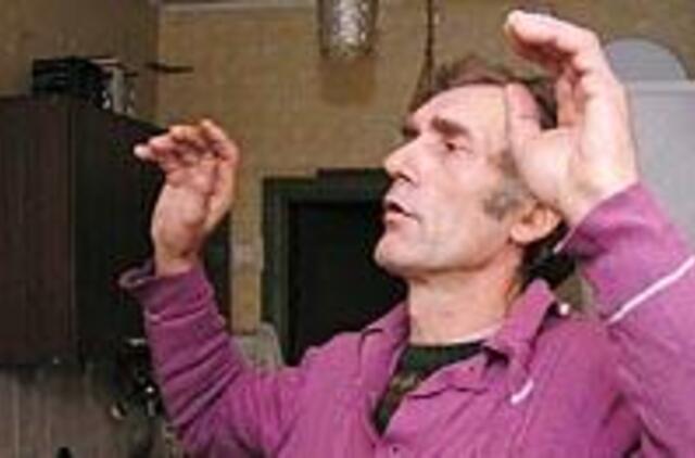 Radinys žemėje smalsuoliui nutraukė pirštų galiukus 