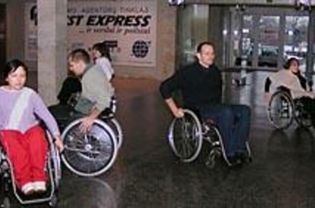 Sėdintieji invalido vežimėliuose į visuomenę integruojasi šokdami 