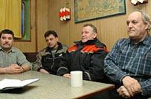 Areštuoto laivo savininkė įgulai vietoj atlyginimų atvežė tortą 