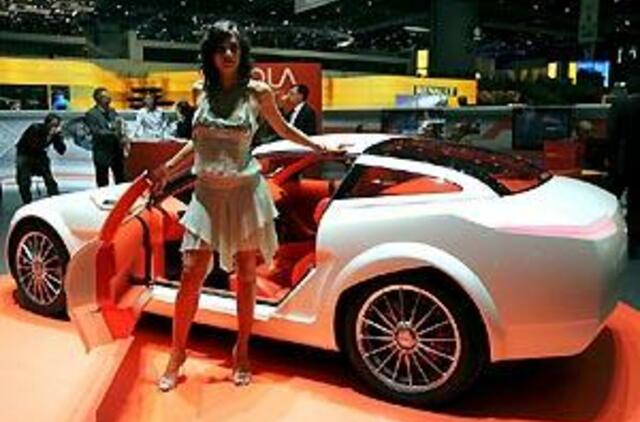 Ženevos autosalone - klasikinė kova dėl pirkėjų 