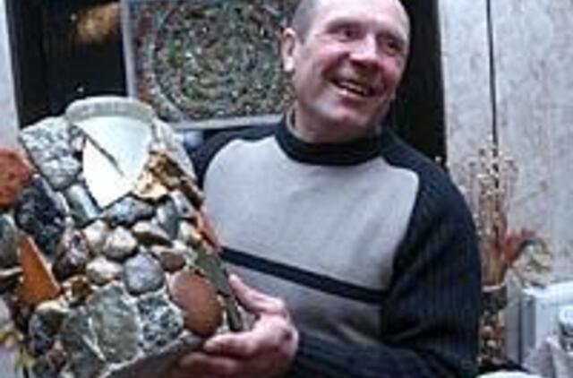 Iš pajūrio akmenų - originalūs vazonai 