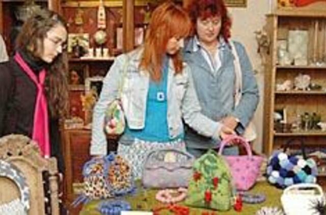 Rankinėje telpa moters pasaulis? 