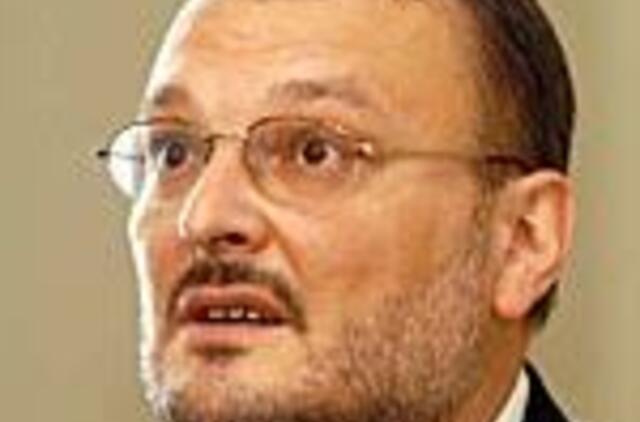 Ūkio ministrui kuro kainos akių dar nebado 