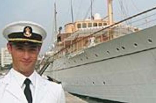 Plaukiant karalienės jachta pravertė močiutės pagalba 