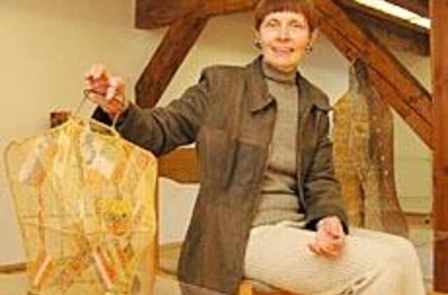 Pelenės pėdsakai mažojoje tekstilėje 