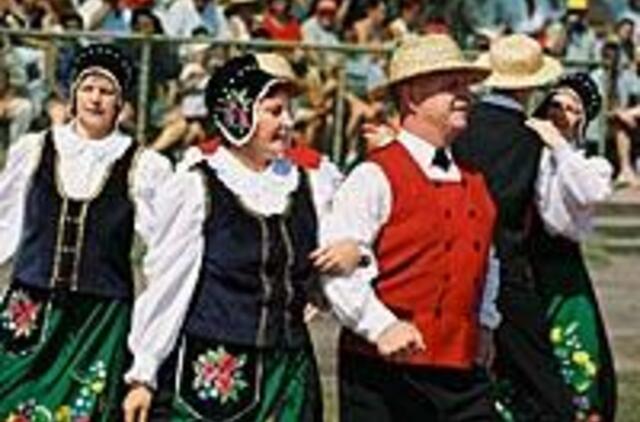 Tautinio šokio atgimimo vėjai "Iš aplinkui" 