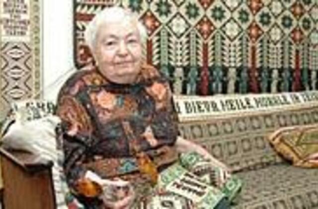 Paukščių maištas audimų raštuose 